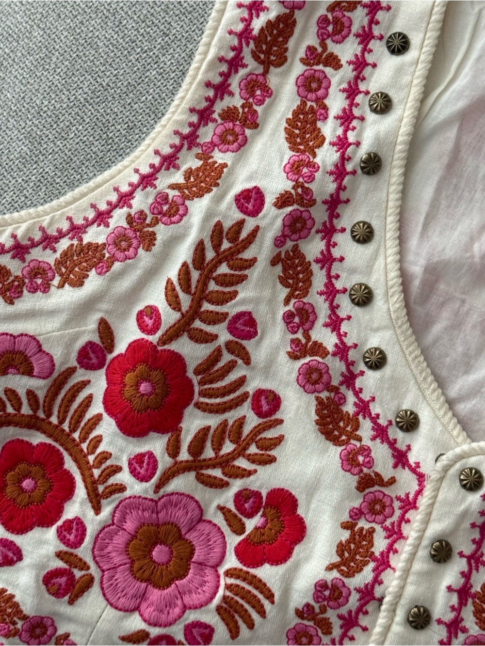 Floral Embroidered Top - Picture 2 of 6